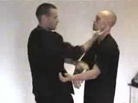 парень наносит 6 ударов в секунду
