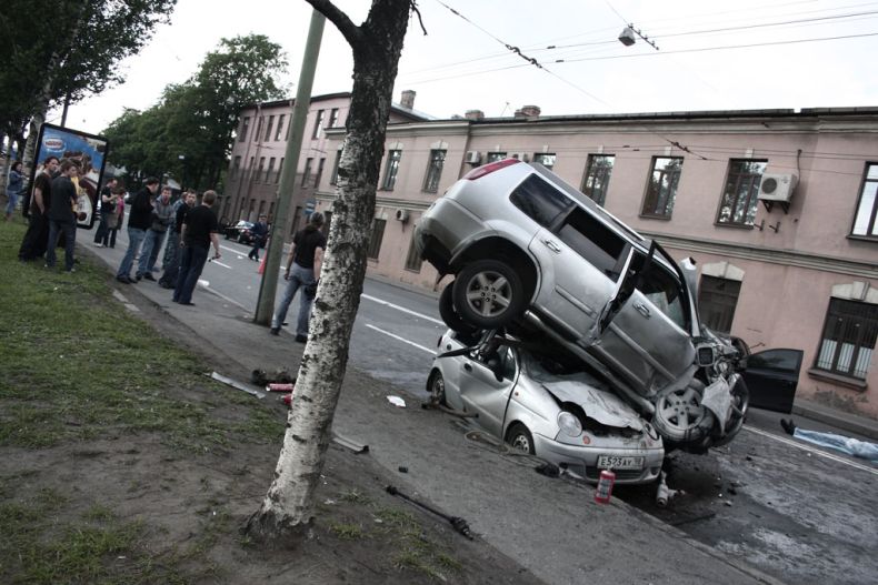 Жуткая авария в Питере на Ждановской набережной (9 фото)