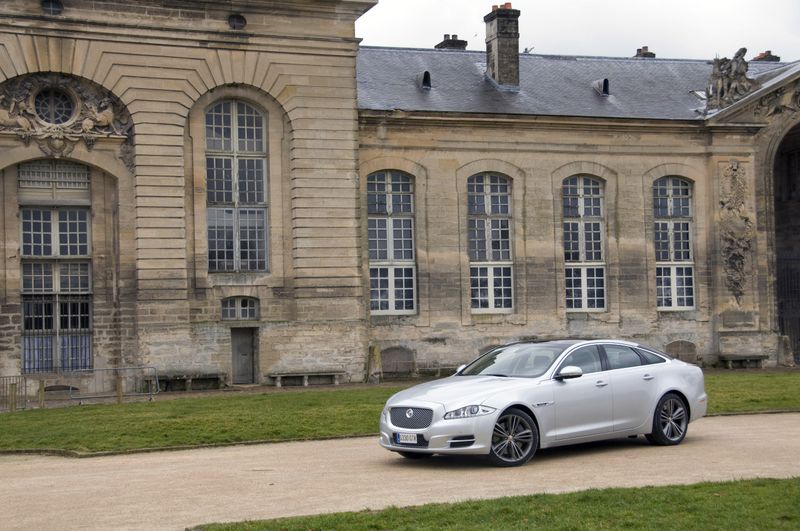 В 
России начались продажи роскошного Jaguar XJ (61 фото)