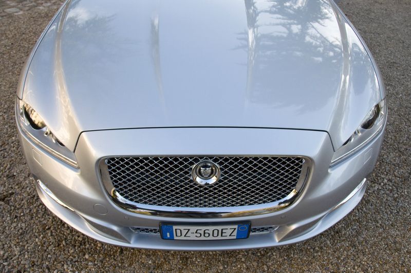 В 
России начались продажи роскошного Jaguar XJ (61 фото)