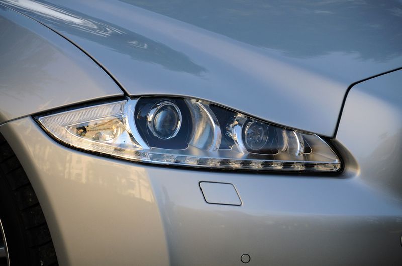 В 
России начались продажи роскошного Jaguar XJ (61 фото)