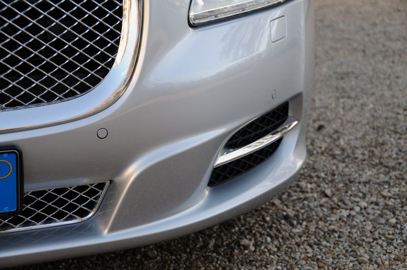 В 
России начались продажи роскошного Jaguar XJ (61 фото)