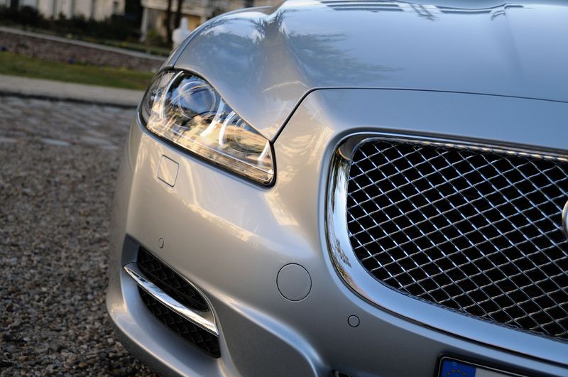 В 
России начались продажи роскошного Jaguar XJ (61 фото)