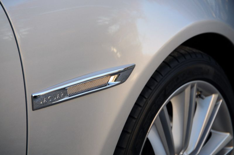 В 
России начались продажи роскошного Jaguar XJ (61 фото)