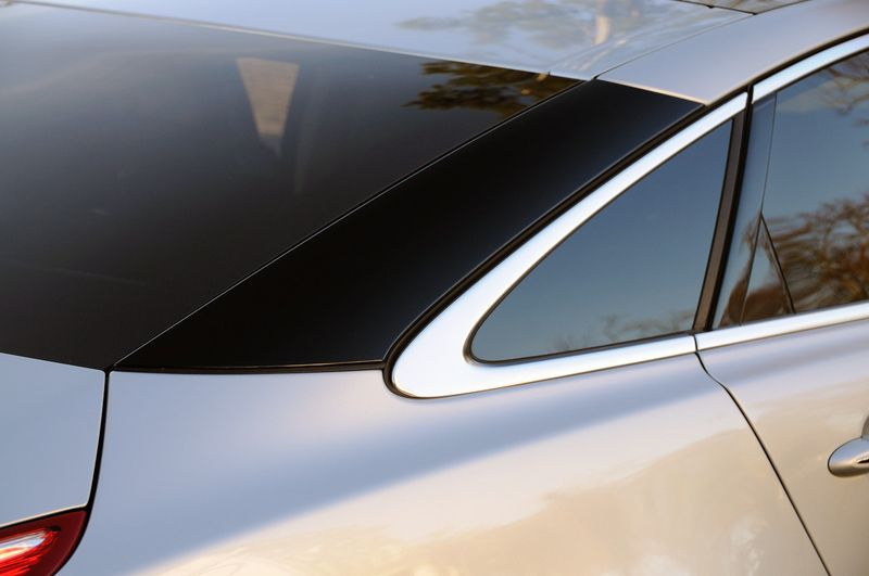 В 
России начались продажи роскошного Jaguar XJ (61 фото)