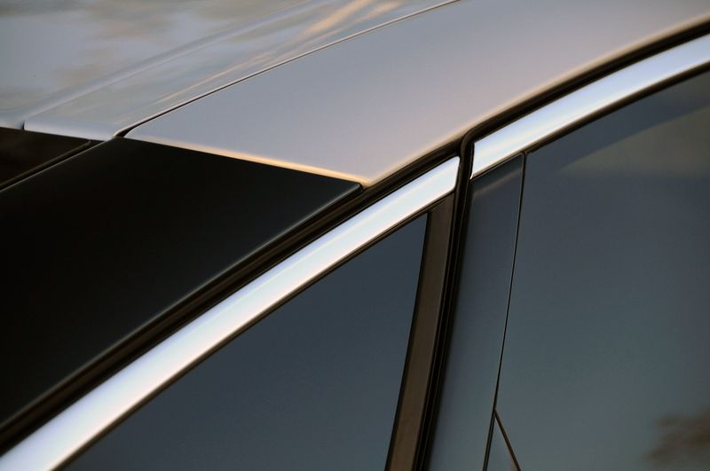В 
России начались продажи роскошного Jaguar XJ (61 фото)