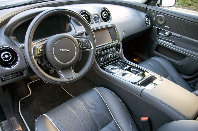 В 
России начались продажи роскошного Jaguar XJ (61 фото)