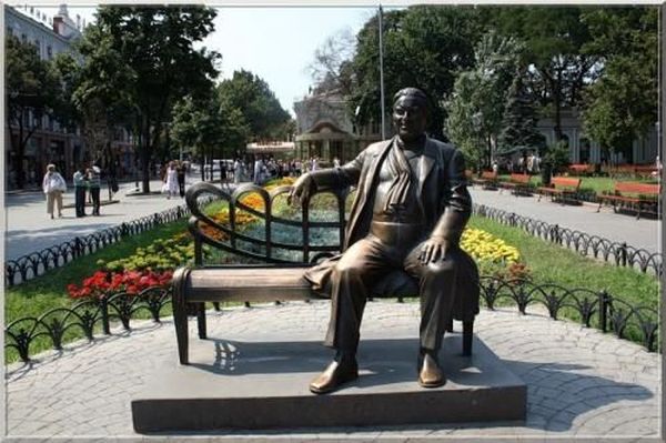 Памятник Леониду Утесову в Одессе.