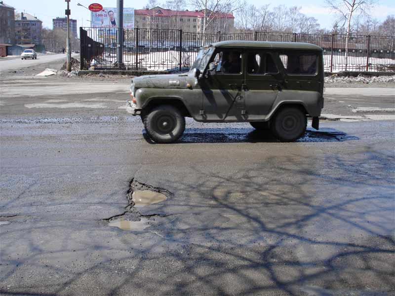 Дырка и уазик.