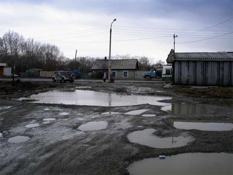 Вид на Ул. Сахалинскую. Сразу за лужами.