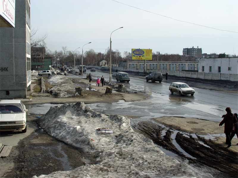 Ул. Комсомольская. Немножко грязно.