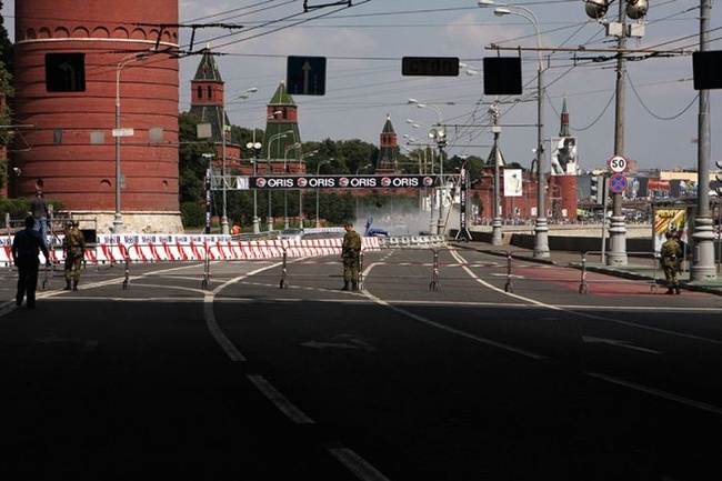 В Москве во время автошоу разбился Бугатти (8 фото)