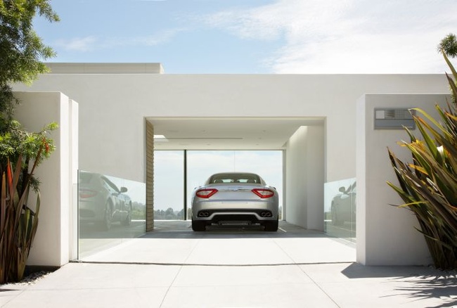 Лучший гараж для Maserati (2 фото + видео)