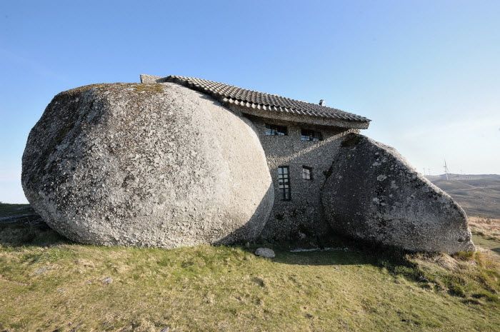   (Stone house)  Guimaraes, 