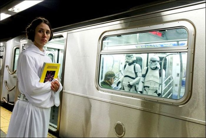 В Нью-Йорском метро появились  “Звёздные войны” (38 фото+видео)