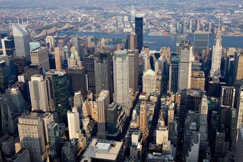 Офисные и жилые здания в центре районе Манхэттена.