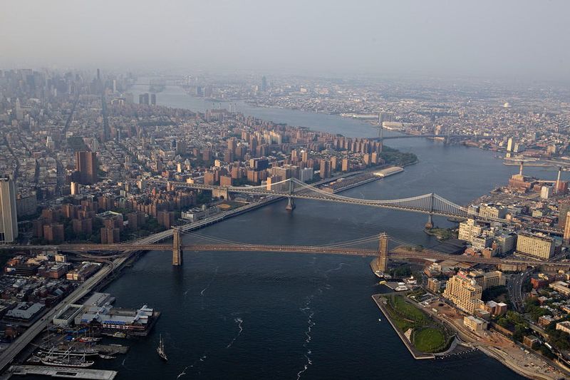 Бруклинский и Манхэттенский мосты через Ист-Ривер