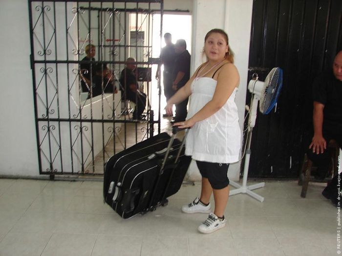 Mexican gangster tried to escape from prison in a suitcase (4 photos)