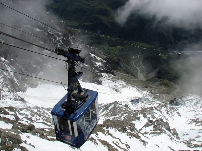 Breathtaking views of the cars cable car (29 photos)