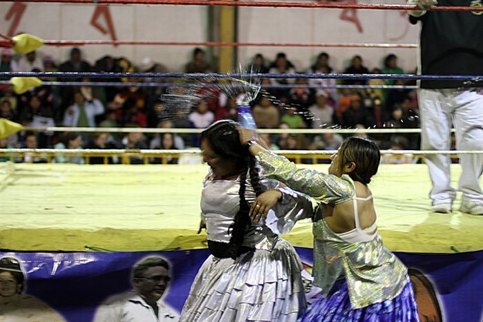 Cholitas - merciless fighting (29 photos)