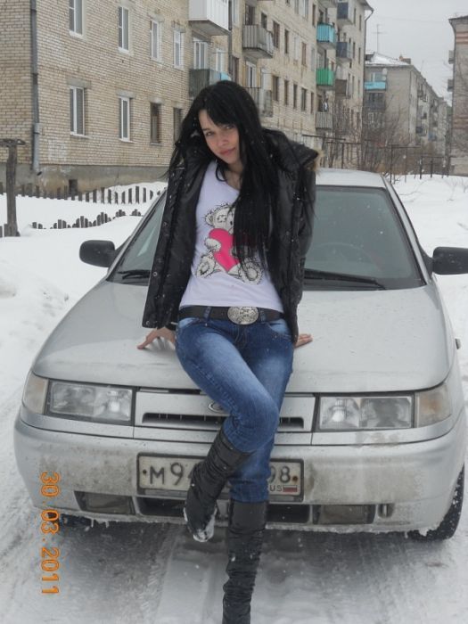 Девчонки из социальных сетей со
 своими автомобилями (64 фото)