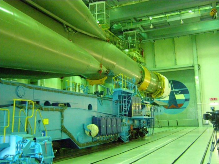 Подготовка ракеты Союз-У к старту (34 фото)