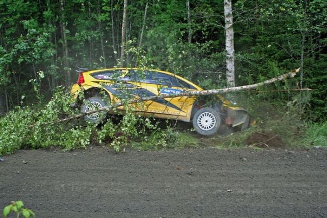 Невероятный прыжок на Neste Rally Finland (15 фото + видео)