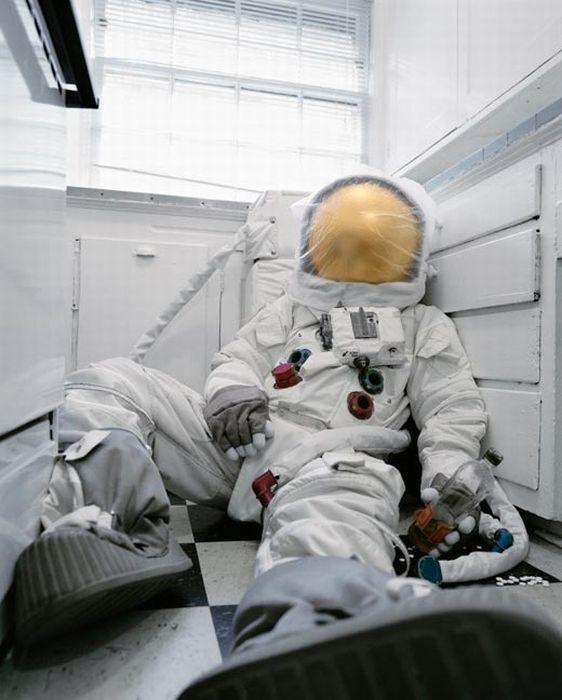 Самоубийство для астронавта (13 фото)