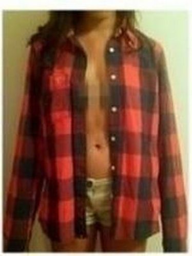 How to wear the shirt of her boyfriend? (5 photos)