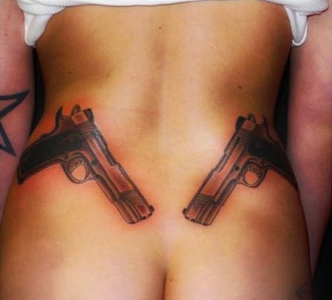 Татуировки на тему оружия (32 фото)