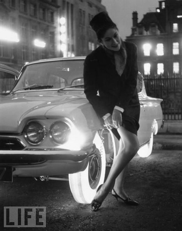Светящиеся колёса, 1961<br>Шина сделана из каучука, она ярко освещается лампой, встроенной в обод колеса.
