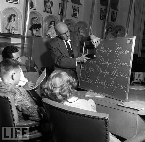 Игра с почерком, 1955