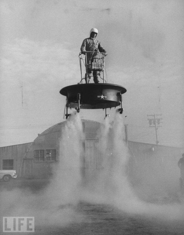 Летающая платформа, 1956.<br>Летающие платформы, проверяли на Авиационной базе ВВС