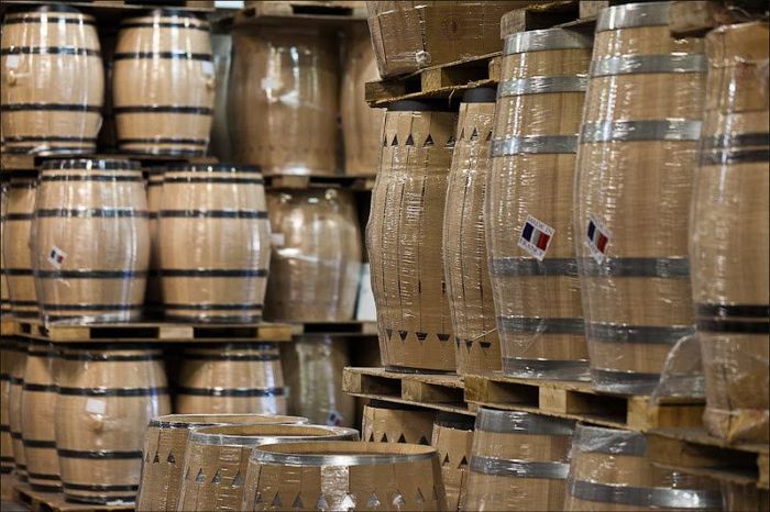 The production of oak barrels for cognac (37 photos)