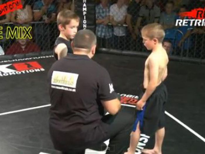 Cage Fighting For Kids Slammed By Doctors (12 pics + 1 video)