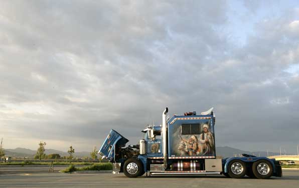 Навороченные грузовики от фотографа Роджера Снайдера (28 фото)