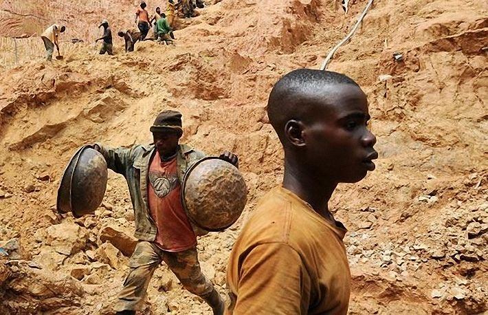 Добыча золота в конго (15 фото)