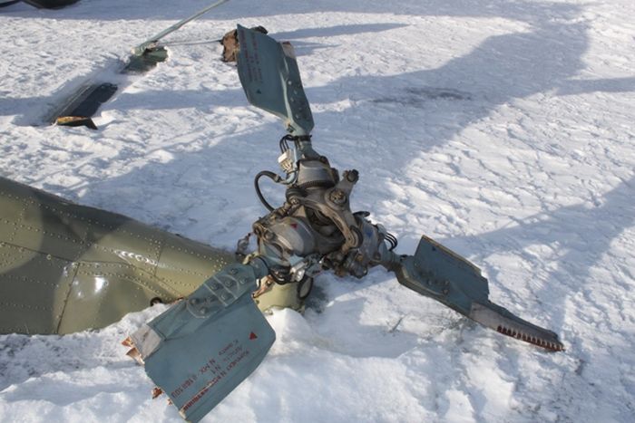 На склонах Эльбруса больше 2-х месяцев лежит упавший Ми-8 (11 фото)