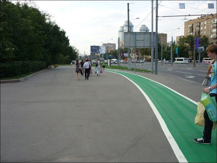Велодорожки и парковки в Москве (28 фото)