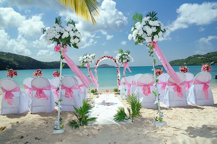 Красивое оформление пляжей на свадьбу (28 фото)