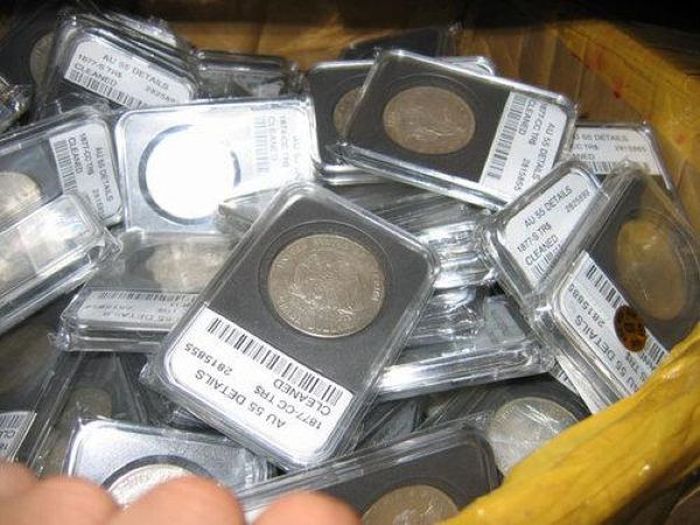 Поддельные китайские монеты (9 фото)