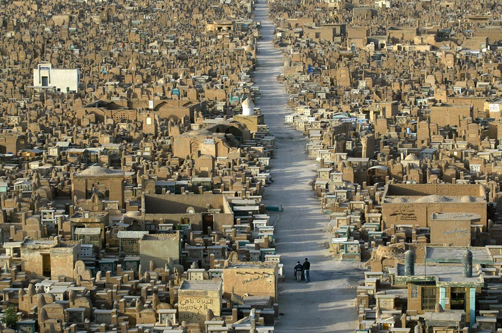 Самое большое мусульманское кладбище (4 фото)
