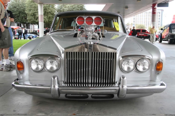 ����� ������� � ���� Rolls Royce (6 ����)