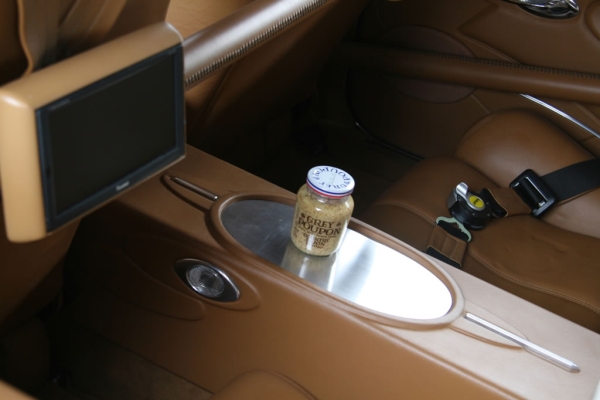 ����� ������� � ���� Rolls Royce (6 ����)