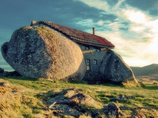 18. Stone House (Guimar227;es, Portugal)