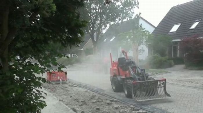 Как кладут дороги в Голландии (24 фото + видео)