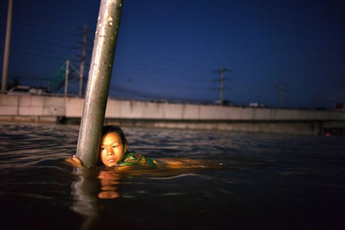 Тайланд с каждым днем все больше уходит под воду (19 фото)