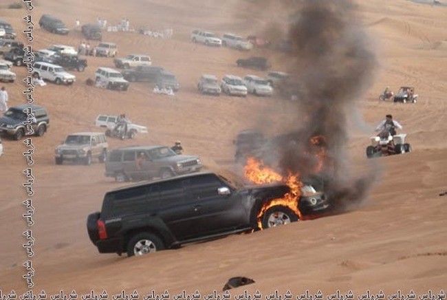Как потушить машину в пустыне (15 фото)
