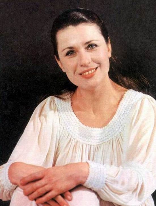 22 марта вследствие тяжелой болезни скончалась советская и 
российская певица – Валентина Васильевна Толкунова. Ей было всего 63 
года.