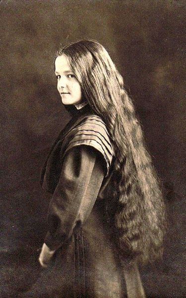Девушки с длинными волосами (91 фото)